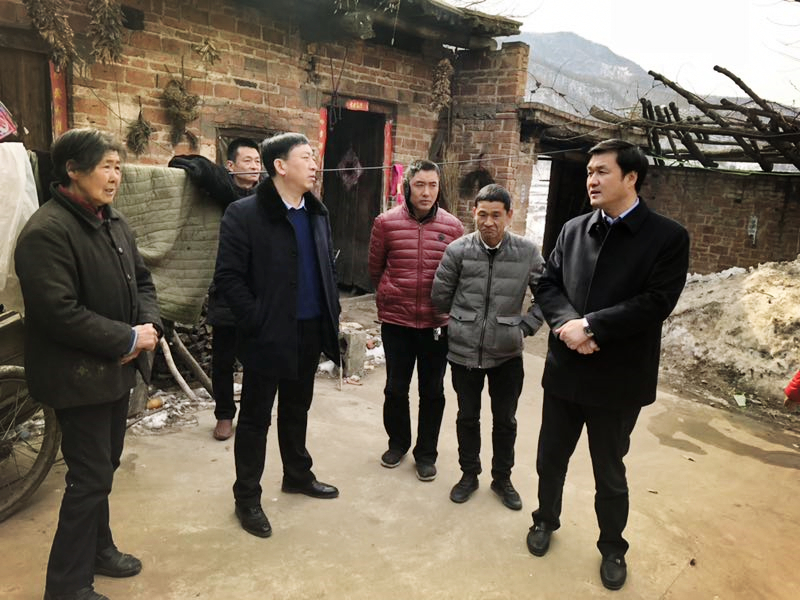 民建“組團(tuán)”慰問，企業(yè)送溫暖到家